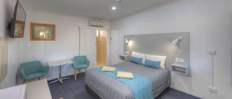 Suite Standard | Ameublement personnalisé, fer et planche à repasser, Wi-Fi gratuit