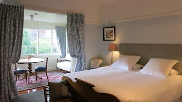 Standard Studio, Non Smoking, Balcony (SuperKing Ensuite Sunroom) | Room amenity