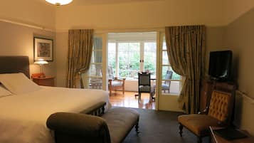 Ropa de cama de alta calidad y muebles diferentes