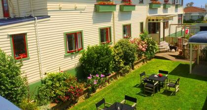 Ducks & Drakes Boutique Motel & Backpackers