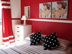 Free WiFi, bed sheets - Ducks & Drakes Boutique Motel & Backpackers (New Plymouth)