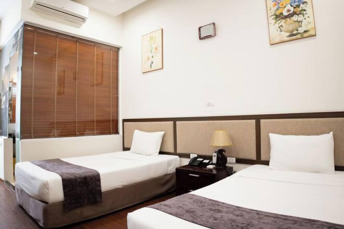 Minibar, desk, laptop workspace, WiFi (free)