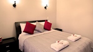 2 bedrooms, iron/ironing board, WiFi (free)