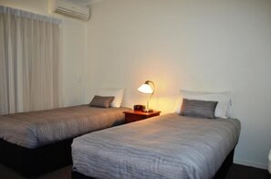 Living area - Redland Bay Motel (Redland Bay)