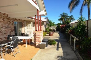 Dusche, kostenlose Toilettenartikel, Haartrockner, Handtücher