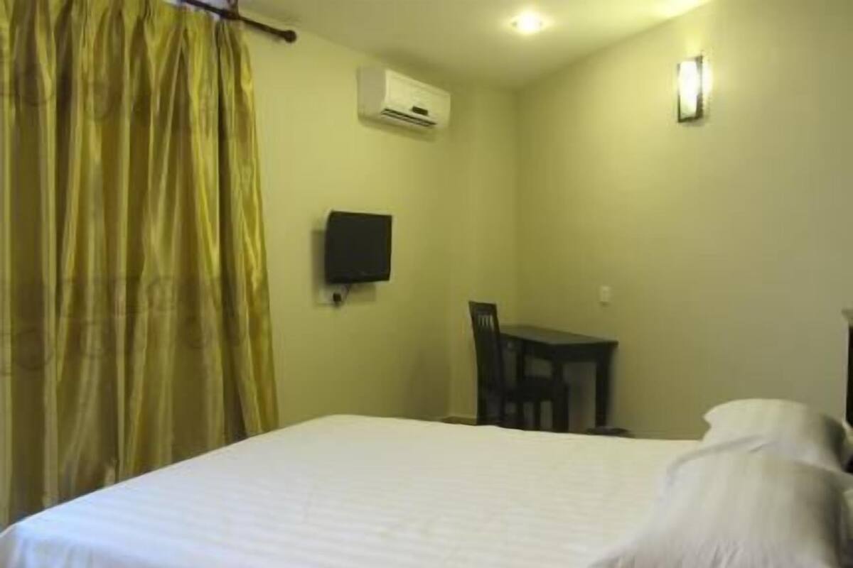 Deluxe Double Room, Non Smoking | Desk, WiFi (free)