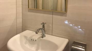 Buồng tắm vòi sen, đồ dùng nhà tắm miễn phí