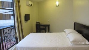 Deluxe Double Room, Non Smoking | Living area - SE Hotel 2 (Perai)