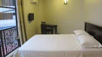 Deluxe Double Room, Non Smoking | Living area | Flat-screen TV
