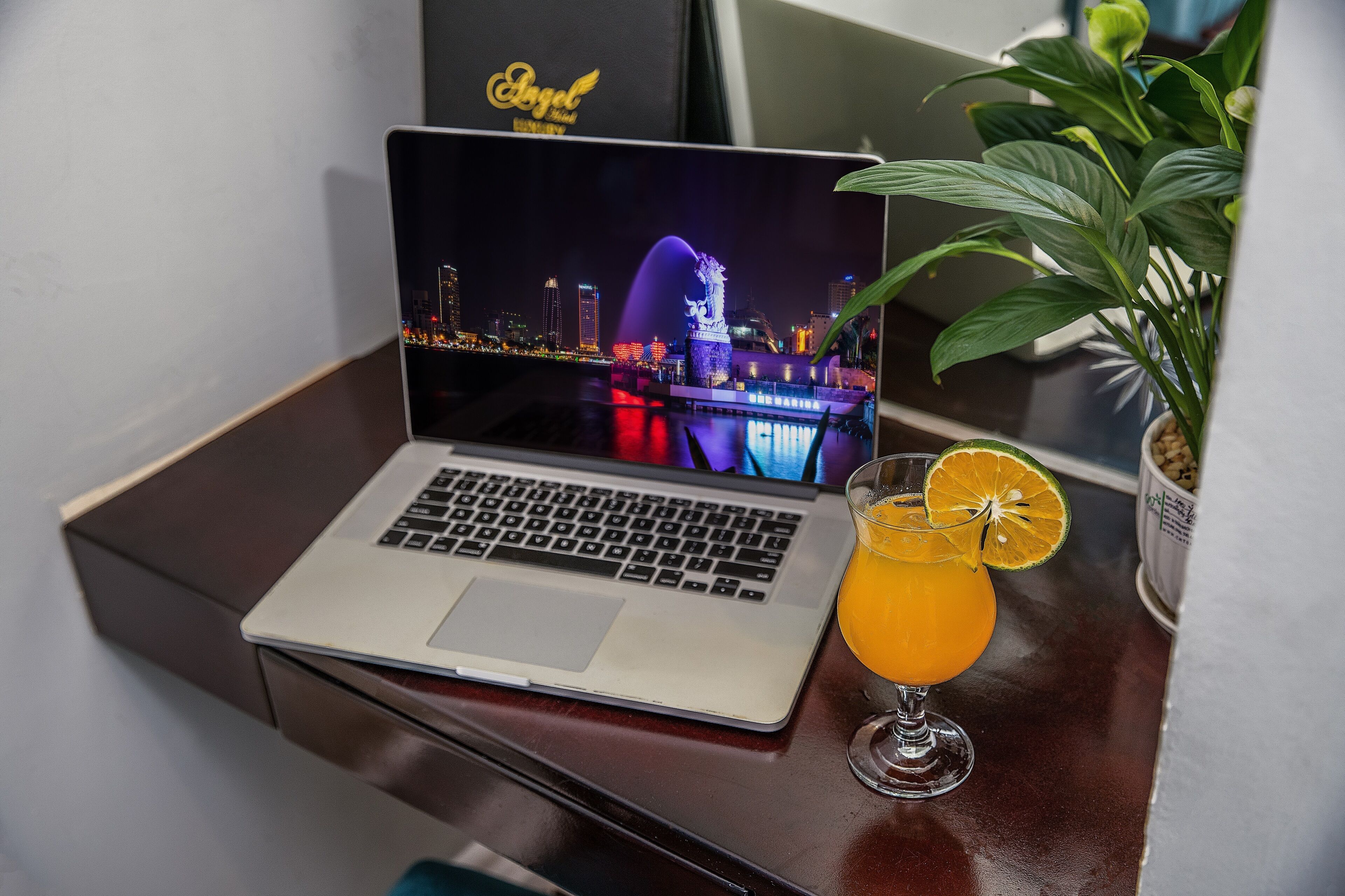 minibar, in-room safe, desk, laptop workspace