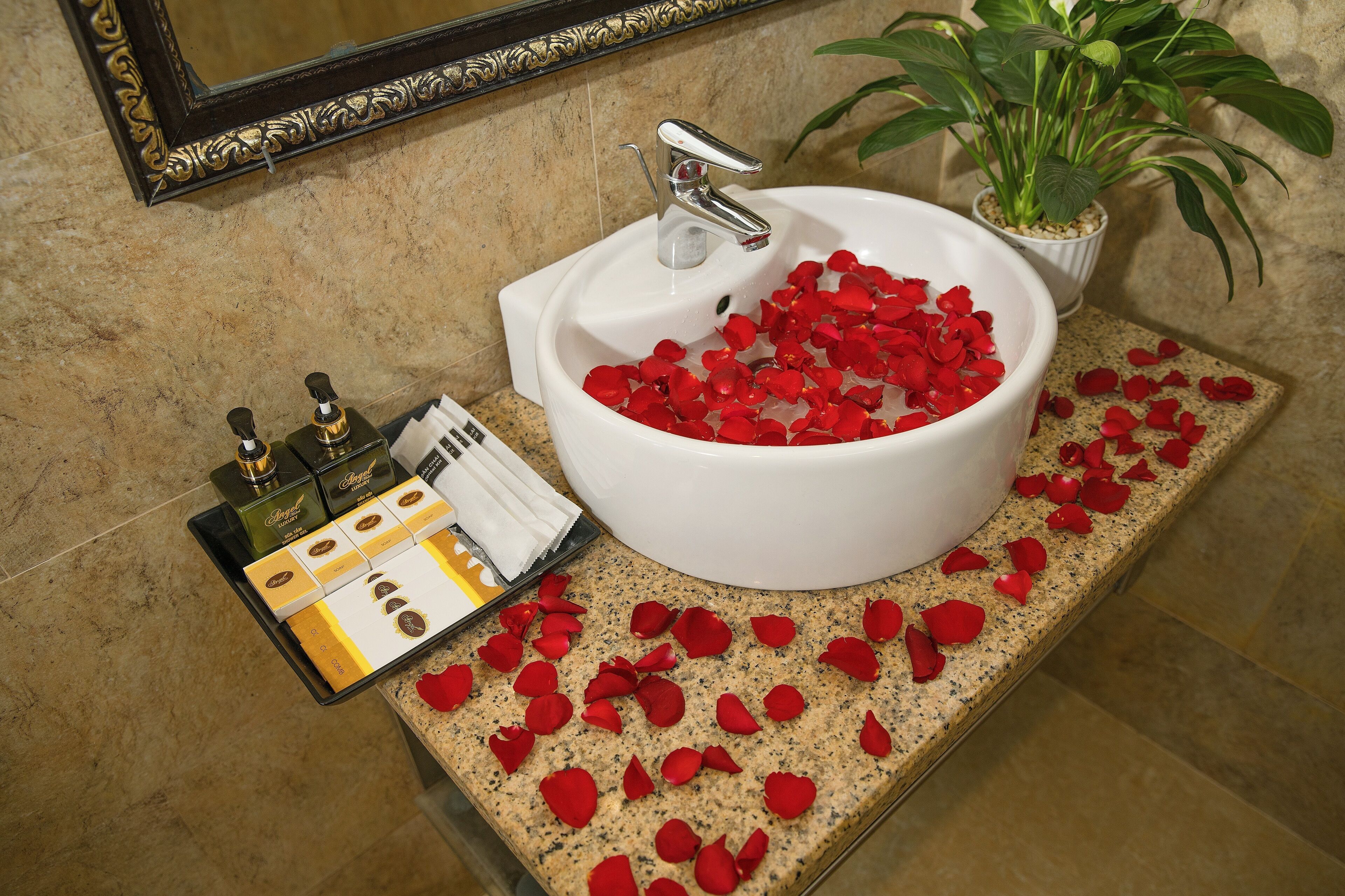 family room, sea view | bathroom sink