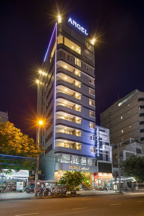 Front of property – evening/night - Angel Hotel Da Nang (Da Nang)