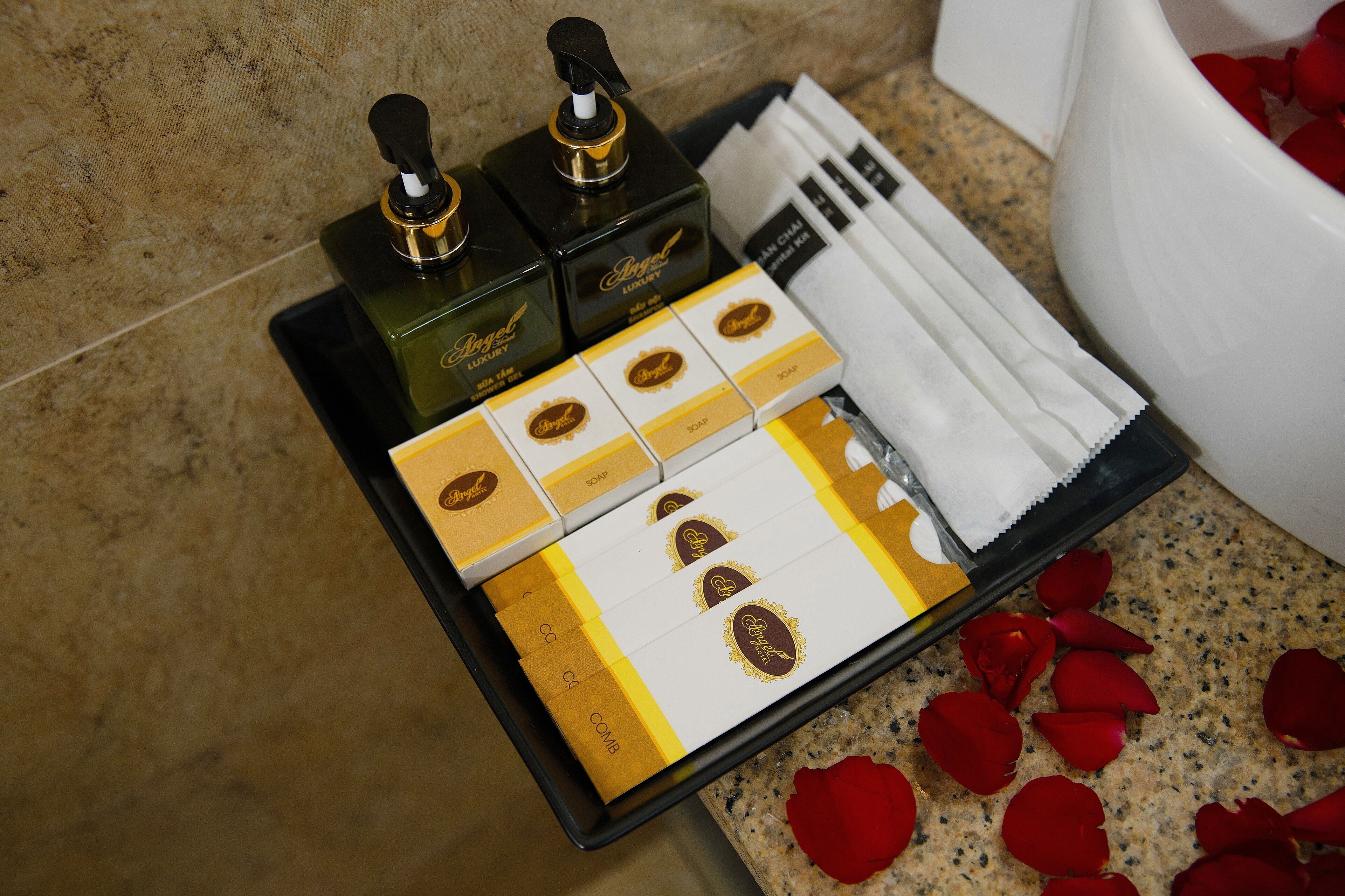 shower, rainfall showerhead, free toiletries, hair dryer