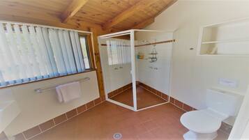 Cottage One | Bathroom | Towels