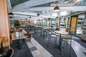 Lunch and dinner served - Southern Cross Hotel (St Peters)