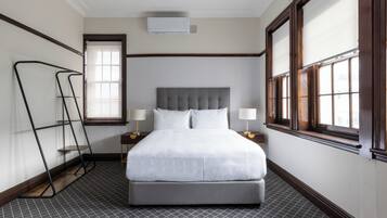 Standard Room, 1 Katil Ratu (Queen) | Meja, langsir/tirai gelap terus, kalis bunyi, seterika/papan seterika