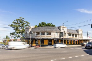 Exterior - Southern Cross Hotel (St Peters)