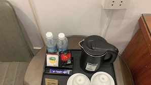 Dobbeltrom – standard (Standard Room 1) | Minibar, safe på rommet, blendingsgardiner og strykejern/-brett