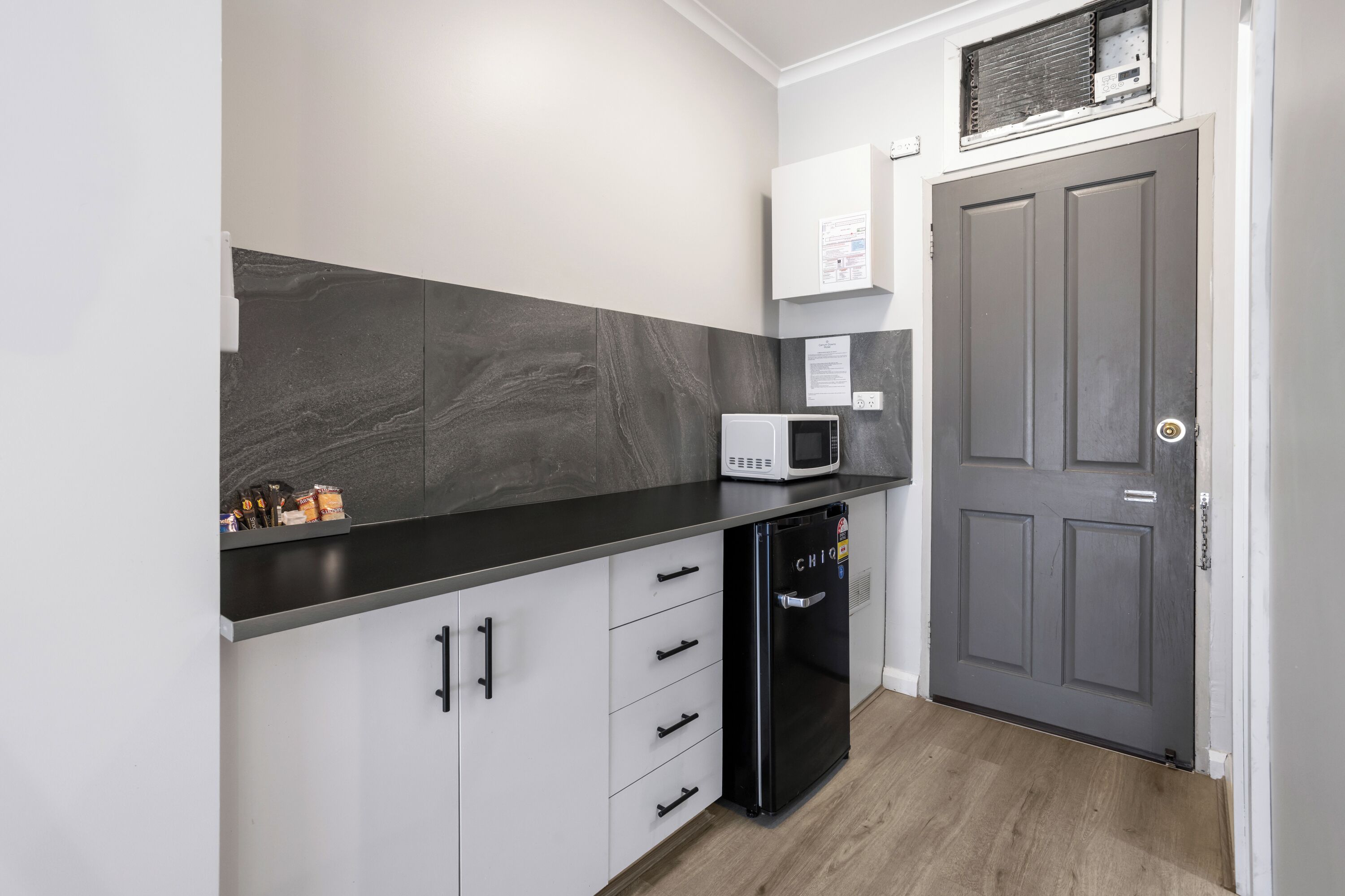 Double Room - Pet Friendly | Private kitchen