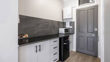 Double Room - Pet Friendly | Private kitchen
