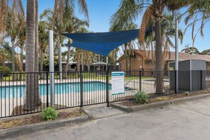 Outdoor pool - Carrum Downs Motel (Carrum Downs)