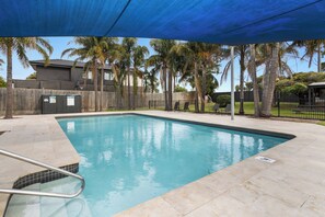 Outdoor pool - Carrum Downs Motel (Carrum Downs)