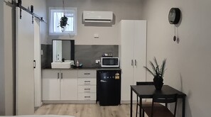 Habitación Premium, 1 cama de matrimonio (Double Room) | Tabla de planchar con plancha, wifi gratis, ropa de cama