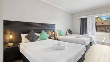 Habitación familiar | Tabla de planchar con plancha, wifi gratis, ropa de cama