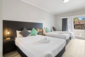 Family Room | Iron/ironing board, free WiFi, bed sheets - Carrum Downs Motel (Carrum Downs)