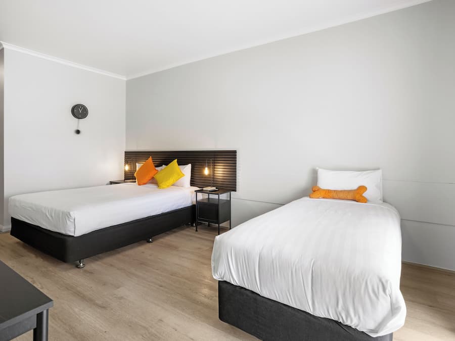 Double Room - Pet Friendly | Iron/ironing board, free WiFi, bed sheets