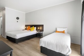 Double Room - Pet Friendly | Iron/ironing board, free WiFi, bed sheets - Carrum Downs Motel (Carrum Downs)