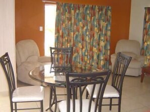 In-room dining - Atherton Holiday Park (Atherton)