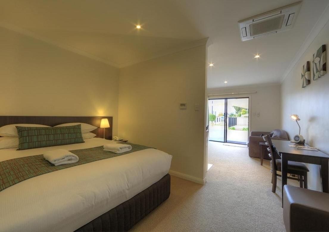 Premium bedding, minibar, soundproofing, iron/ironing board