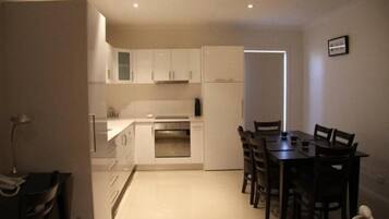 Full-size fridge, microwave, coffee/tea maker, electric kettle