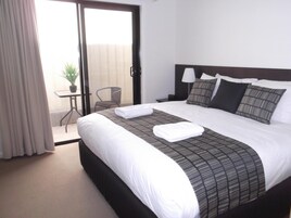 Premium bedding, minibar, soundproofing, iron/ironing board