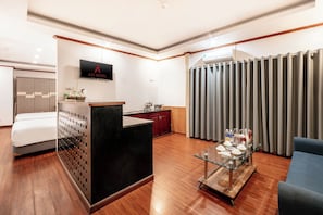 Family Room | Living area | 32-inch TV with cable channels