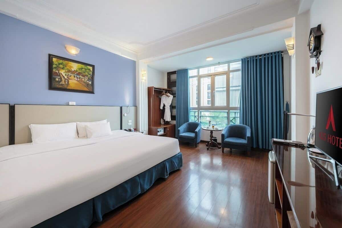 Superior Double Room | Minibar, in-room safe, blackout drapes, iron/ironing board