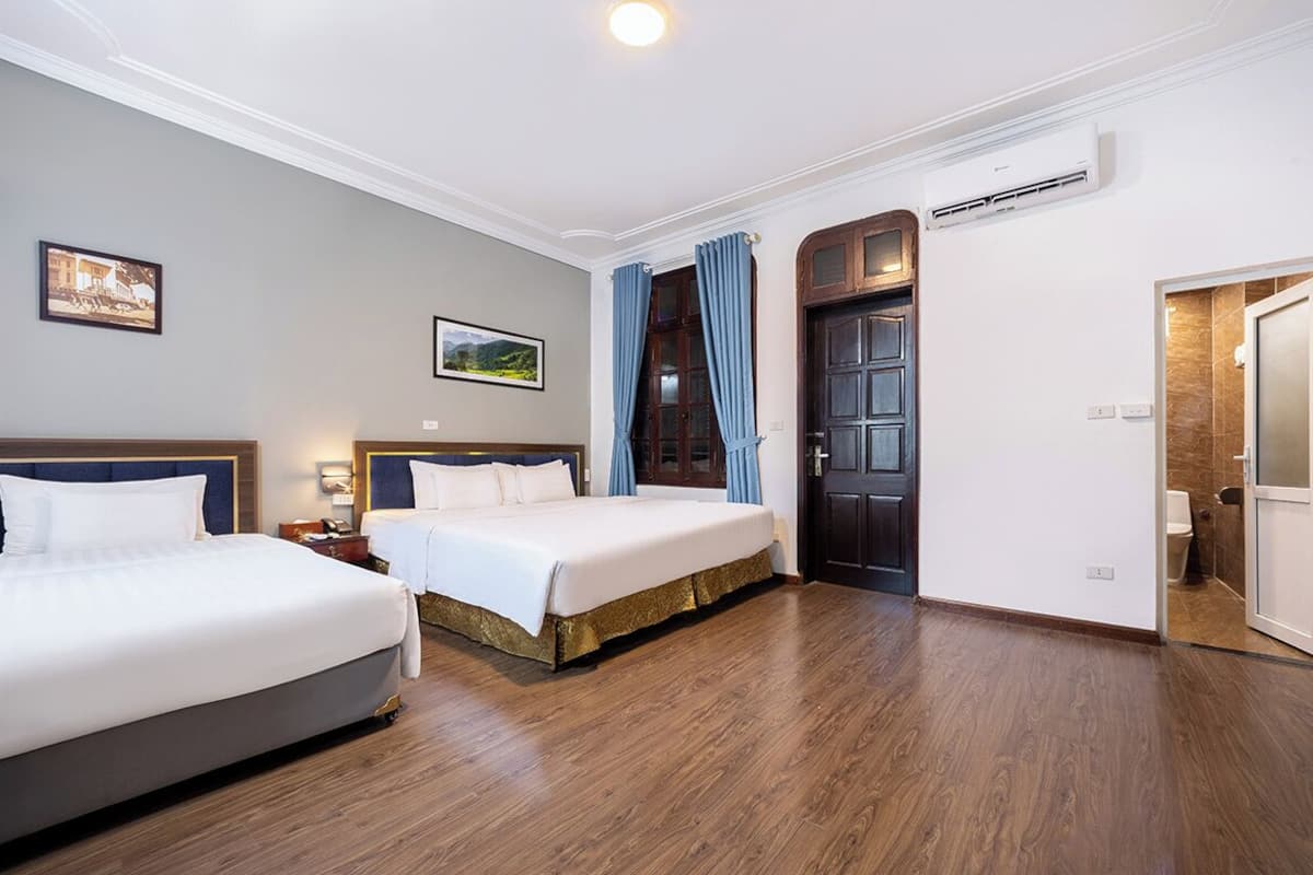 Family Room | Minibar, in-room safe, blackout drapes, iron/ironing board