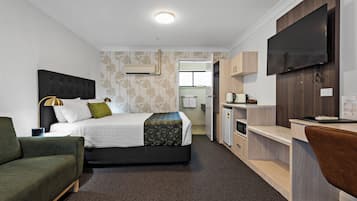 Executive Room | 2 bedrooms, desk, iron/ironing board, free WiFi