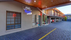 Reception - The Cottage Motor Inn Albury CBD (South Albury)