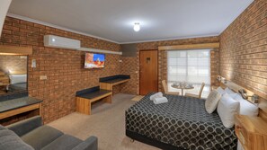 Standard Room (Queen) | Premium bedding, down comforters, Select Comfort beds, in-room safe - The Cottage Motor Inn Albury CBD (South Albury)