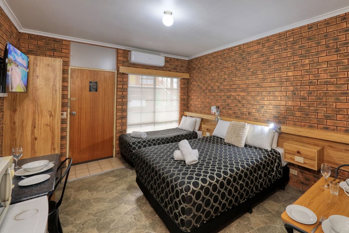 Twin Room With Disability Access | 1 bedroom, premium bedding, down duvets, Select Comfort beds
