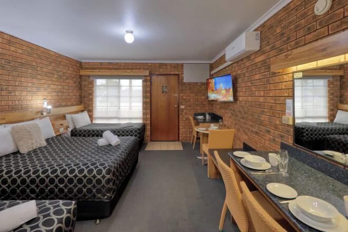 1 bedroom, premium bedding, down duvets, Select Comfort beds