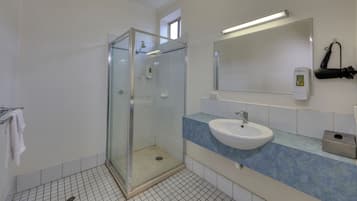 Standard Room (Queen) | Bathroom | Eco-friendly toiletries, hair dryer, towels, soap