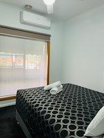 Apartamento económico, 2 habitaciones, no fumadores, microondas | Ropa de cama de alta calidad y edredones de plumas