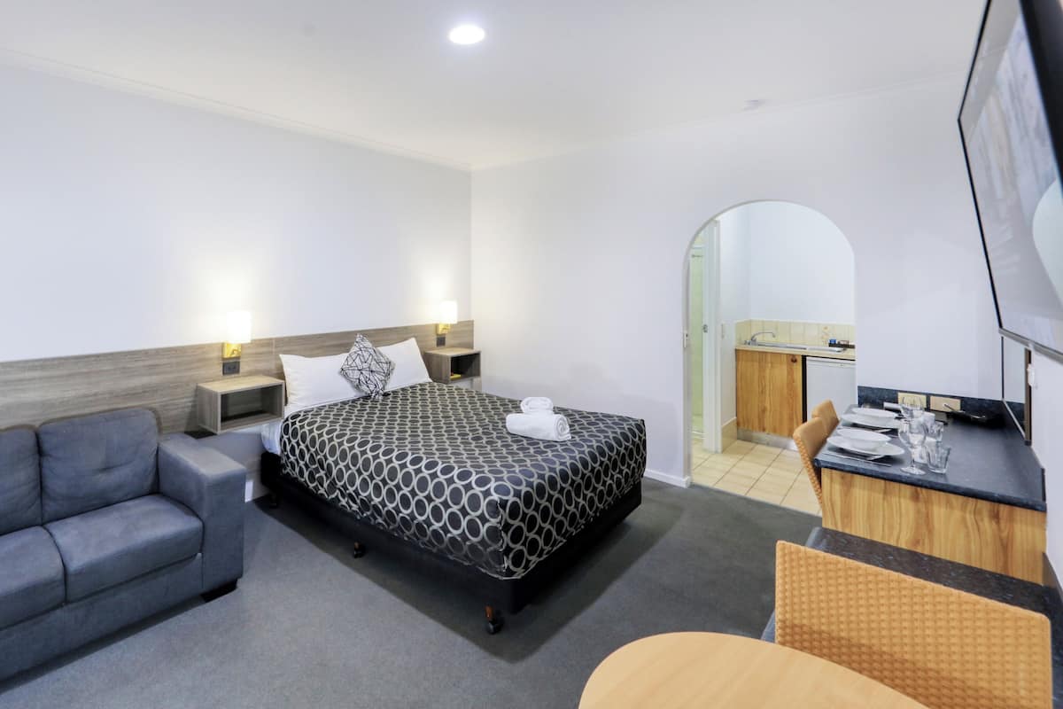 Standard Room (Queen) | Premium bedding, down comforters, Select Comfort beds, in-room safe
