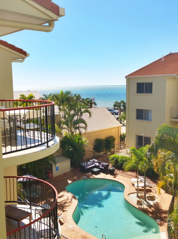 2 Bedroom Apartment - Pool View | Vue de la chambre