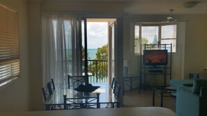2 Bedroom Apartment - Sea View | In-room dining - Santalina On Hervey Bay (Urangan)