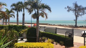 Beach/ocean view - Santalina On Hervey Bay (Urangan)