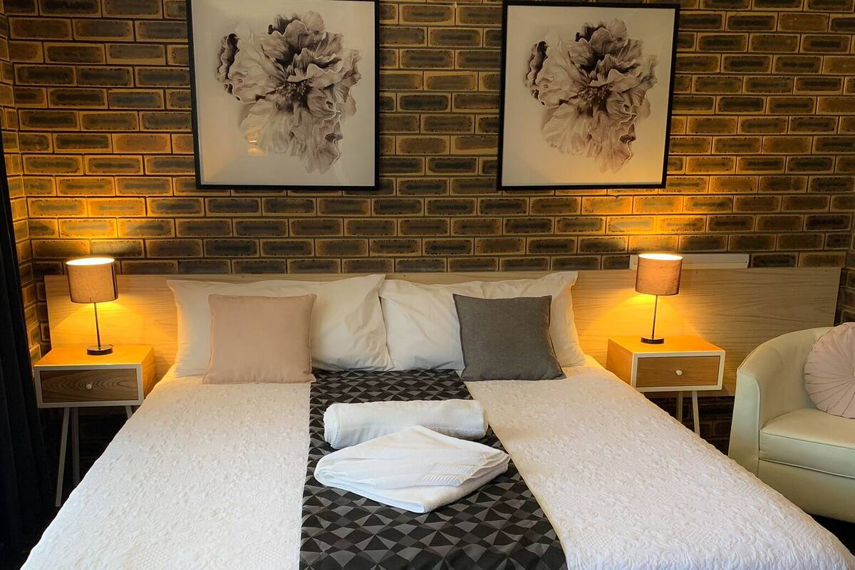Kamar Standar, 1 Tempat Tidur King | Meja kerja, tirai kedap cahaya, dan setrika/meja setrika